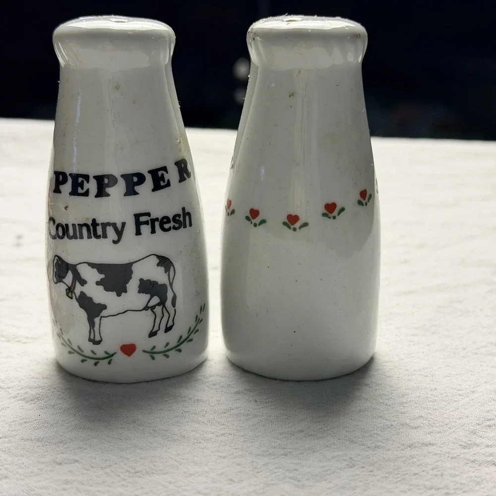 Vintage  Holstein Cow Salt & Pepper Shakers Milk Bottle Shaped Country W/ Caddy.